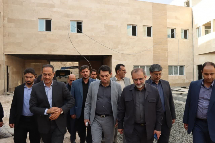 بازدید دکتر رحیمی معاون توسعه مدیریت و منابع وزارت بهداشت، درمان و آموزش پزشکی از روند پیشرفت پروژه خوابگاه ۲۴۰ نفره دانشگاه علوم پزشکی اراک