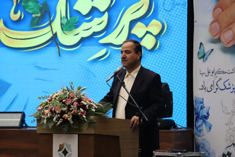 فرماندار اراک: قدردان جامعه نخبه پزشکی هستیم که قهرمانانه خدمت می‌کنند