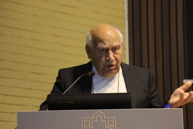 تأکید بر توسعه زیرساخت‌های سرطان در استان مرکزی / پرفسور قوام‌زاده: خیرین می‌توانند سلول‌درمانی را پایه‌گذاری کنند