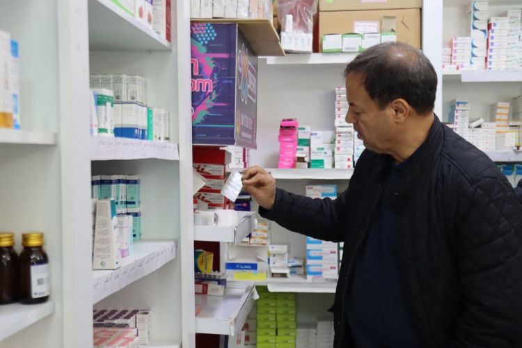 نظارت میدانی بر چرخه توزیع دارو و کالاهای سلامت‌محور در کمیجان؛ بازدید جانشین ستاد نوروزی دانشگاه از داروخانه‌ها و عطاری‌ها