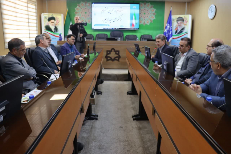 نشست مدیرعامل بیمه سلامت کشور، نمایندگان مردم استان مرکزی در مجلس شورای اسلامی، رئیس و مسئولان دانشگاه علوم پزشکی اراک و مدیران بیمه سلامت استان
